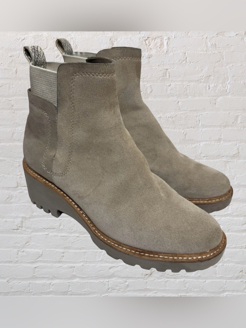 Dolce Vita Rielle Truffle Faux Suede Ankle Chelsea Boots Lug Sole Womens Size 10